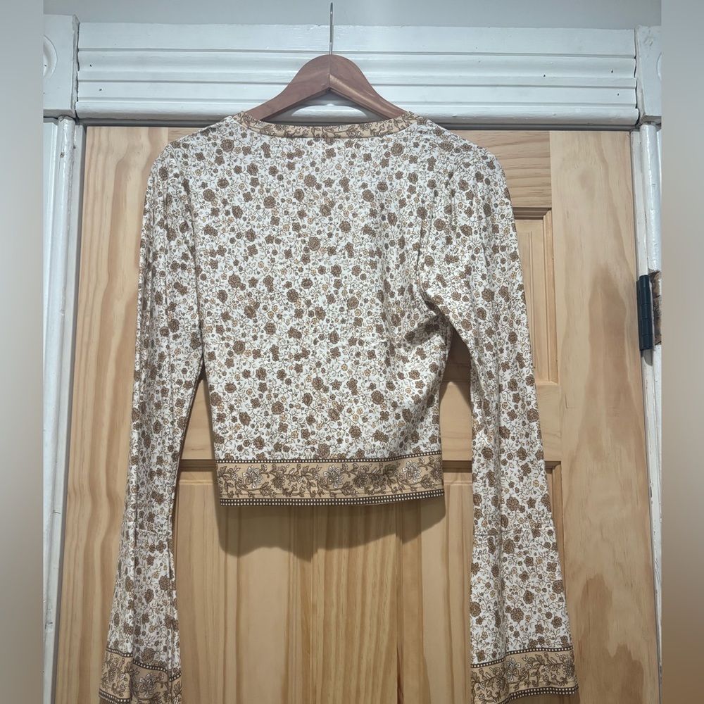 Marlo the Label Barefoot Blonde Cropped Long Sleeve Blouse NWOT - Picture 3 of 11